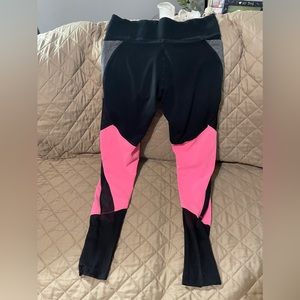 Size medium VS pink leggings with mesh